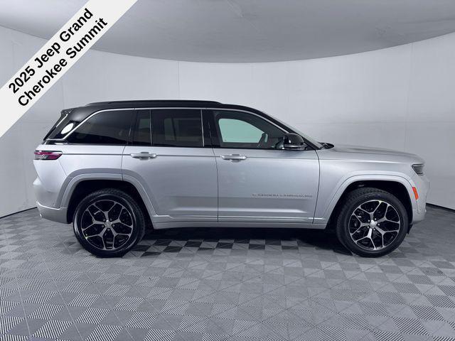 new 2025 Jeep Grand Cherokee car, priced at $57,875