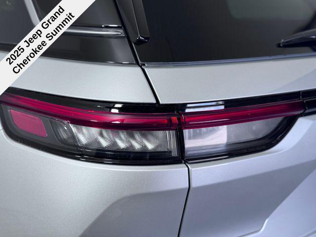 new 2025 Jeep Grand Cherokee car, priced at $57,875