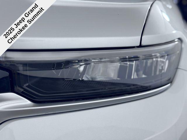 new 2025 Jeep Grand Cherokee car, priced at $57,875