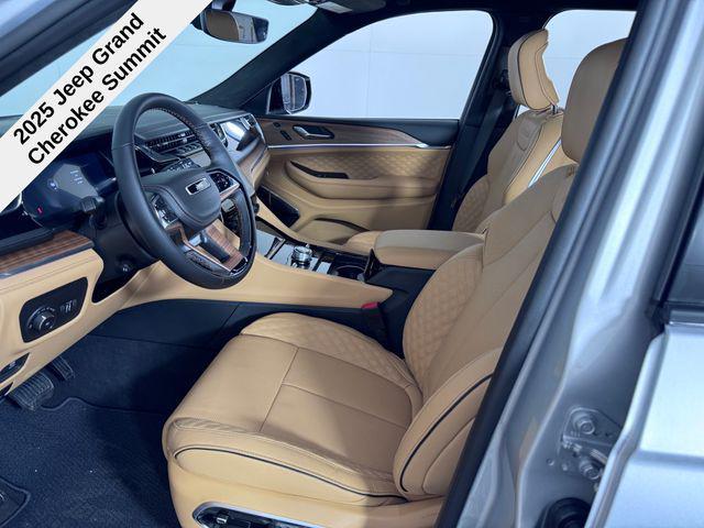 new 2025 Jeep Grand Cherokee car, priced at $57,875