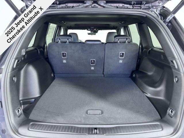new 2025 Jeep Grand Cherokee car, priced at $37,062