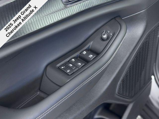 new 2025 Jeep Grand Cherokee car, priced at $37,062