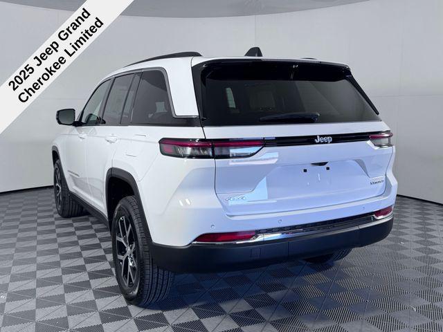 new 2025 Jeep Grand Cherokee car, priced at $43,220