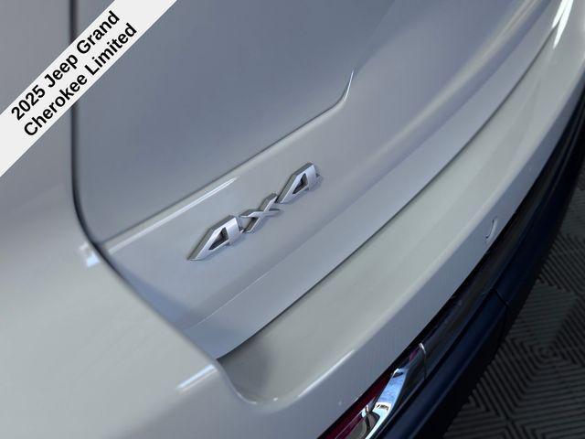 new 2025 Jeep Grand Cherokee car, priced at $43,220