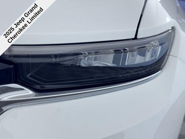 new 2025 Jeep Grand Cherokee car, priced at $43,220