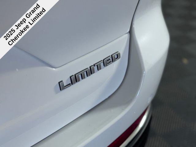 new 2025 Jeep Grand Cherokee car, priced at $43,220