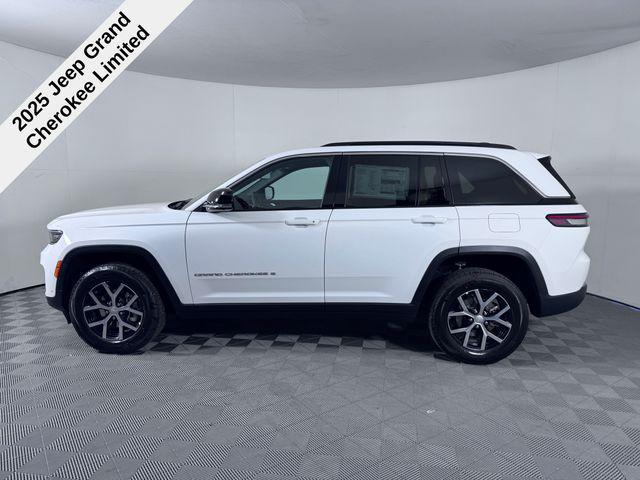 new 2025 Jeep Grand Cherokee car, priced at $43,220