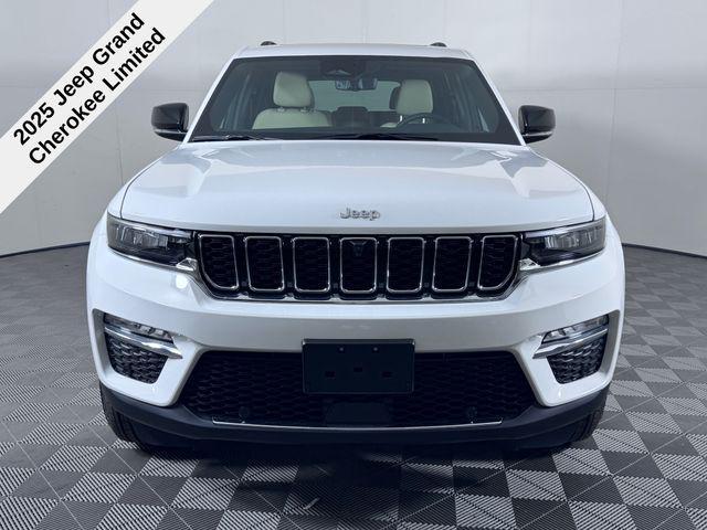 new 2025 Jeep Grand Cherokee car, priced at $43,220