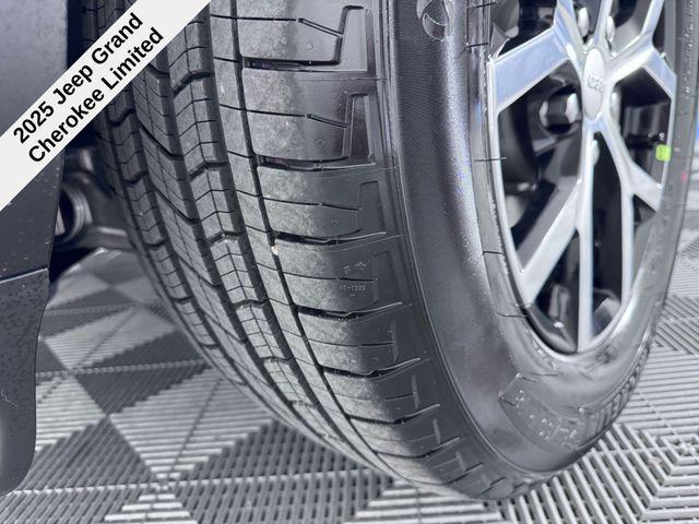 new 2025 Jeep Grand Cherokee car, priced at $43,220