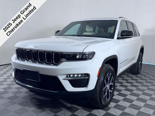 new 2025 Jeep Grand Cherokee car, priced at $43,220