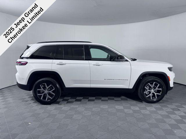 new 2025 Jeep Grand Cherokee car, priced at $43,220
