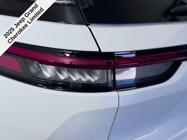 new 2025 Jeep Grand Cherokee car, priced at $43,220