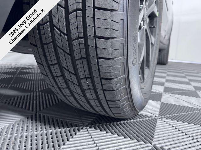 new 2025 Jeep Grand Cherokee L car, priced at $41,842