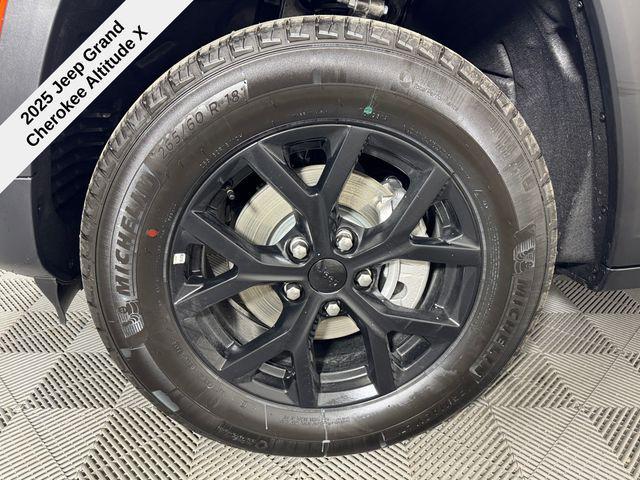 new 2025 Jeep Grand Cherokee car, priced at $39,301