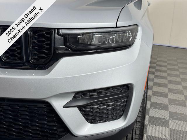 new 2025 Jeep Grand Cherokee car, priced at $39,301