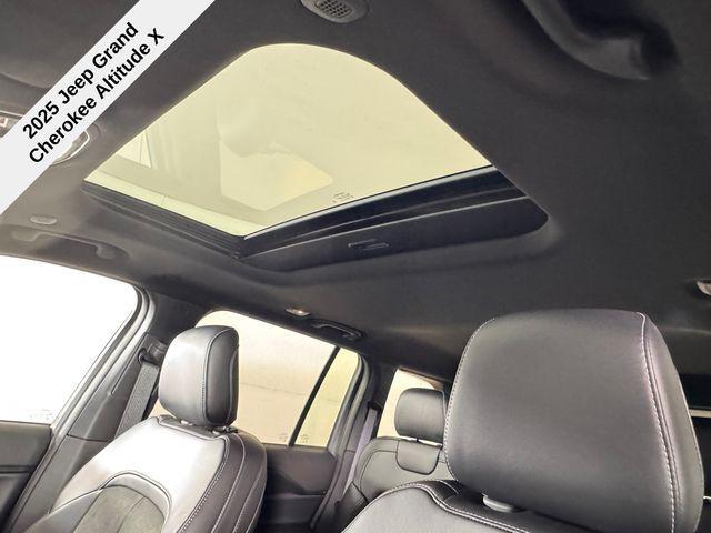 new 2025 Jeep Grand Cherokee car, priced at $39,301