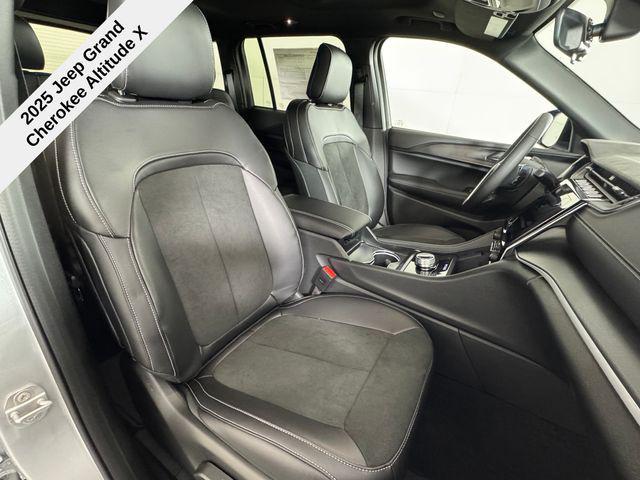 new 2025 Jeep Grand Cherokee car, priced at $39,301