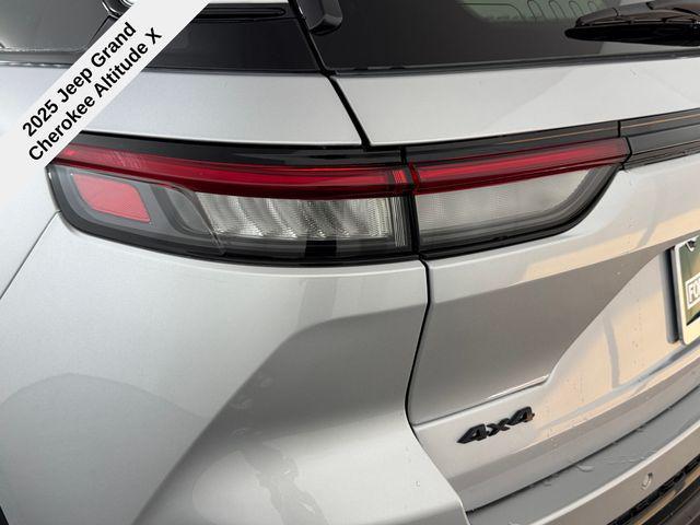 new 2025 Jeep Grand Cherokee car, priced at $39,301