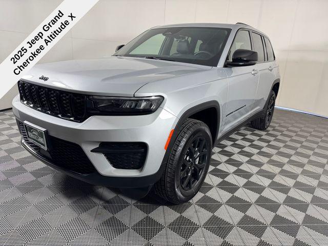 new 2025 Jeep Grand Cherokee car, priced at $39,301