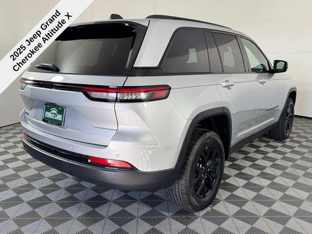 new 2025 Jeep Grand Cherokee car, priced at $39,301