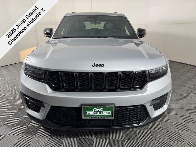 new 2025 Jeep Grand Cherokee car, priced at $39,301