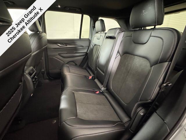 new 2025 Jeep Grand Cherokee car, priced at $39,301