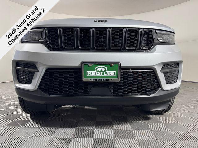 new 2025 Jeep Grand Cherokee car, priced at $39,301