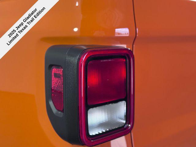 new 2025 Jeep Gladiator car, priced at $40,373