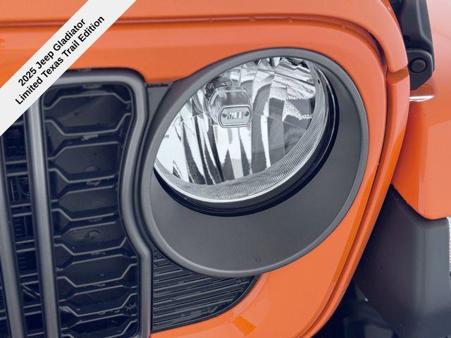 new 2025 Jeep Gladiator car, priced at $40,373