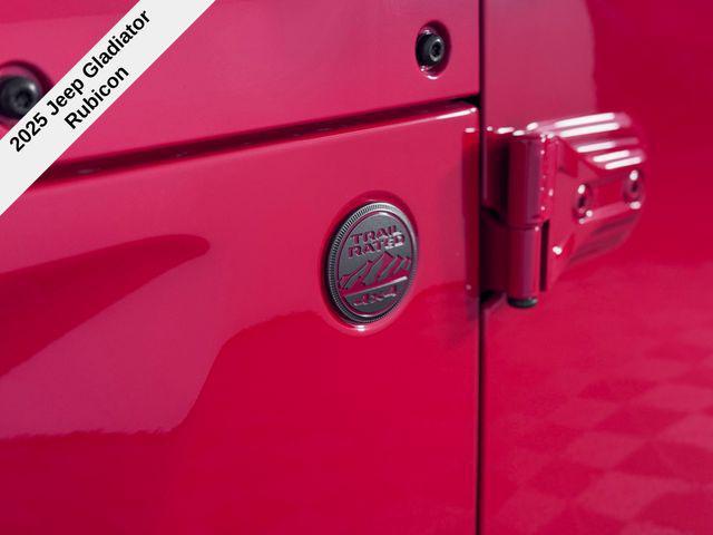 new 2025 Jeep Gladiator car, priced at $45,537