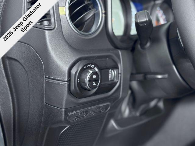 new 2025 Jeep Gladiator car, priced at $40,624