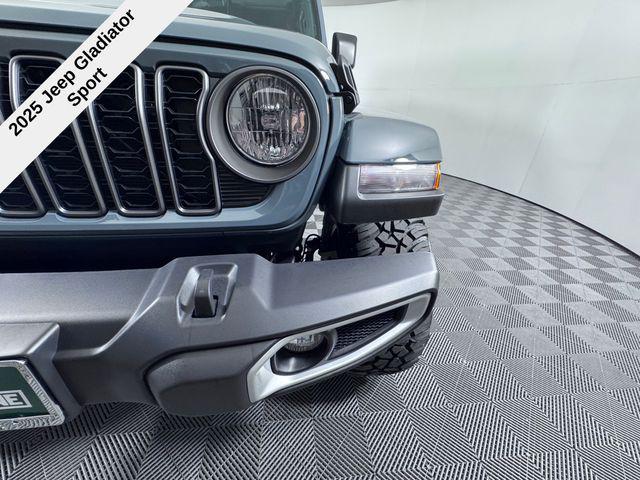 new 2025 Jeep Gladiator car, priced at $40,624