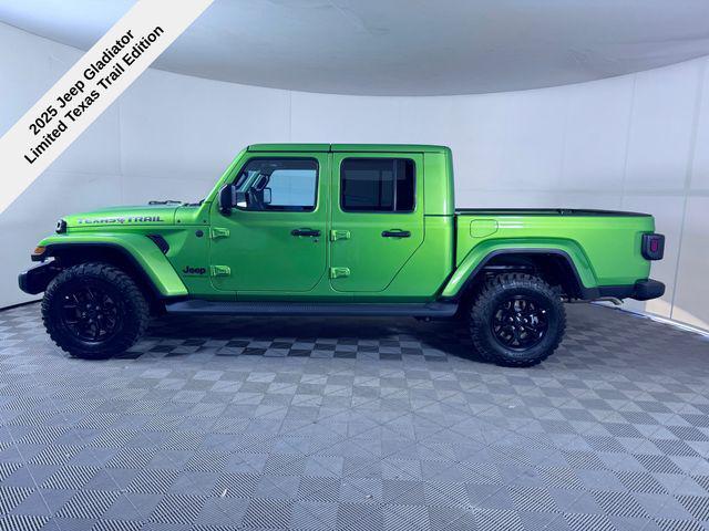 new 2025 Jeep Gladiator car, priced at $40,874