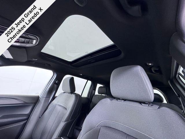 new 2025 Jeep Grand Cherokee car, priced at $34,599