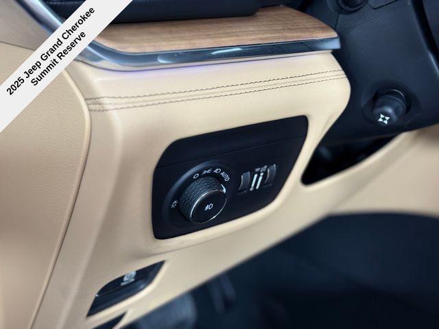 new 2025 Jeep Grand Cherokee car, priced at $55,738