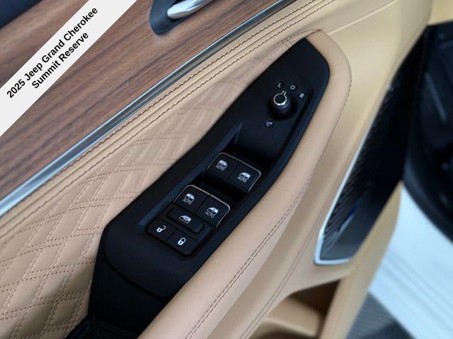 new 2025 Jeep Grand Cherokee car, priced at $55,738