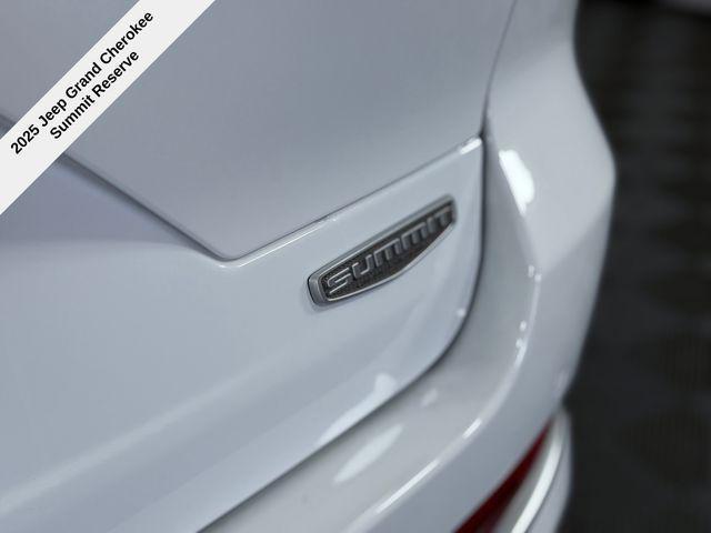 new 2025 Jeep Grand Cherokee car, priced at $55,738