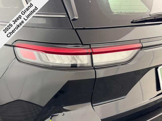 new 2025 Jeep Grand Cherokee car, priced at $38,150