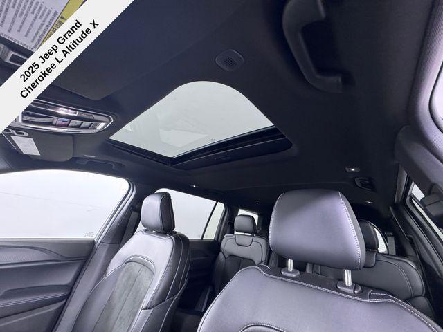 new 2025 Jeep Grand Cherokee L car, priced at $39,250