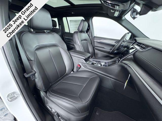 new 2025 Jeep Grand Cherokee car, priced at $43,840
