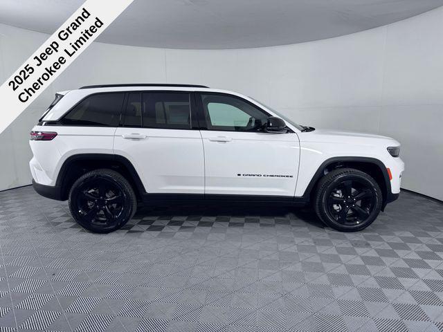 new 2025 Jeep Grand Cherokee car, priced at $43,840