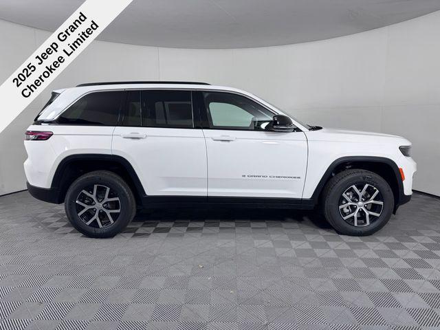 new 2025 Jeep Grand Cherokee car, priced at $36,125