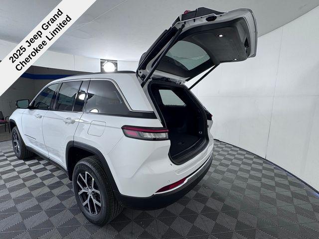 new 2025 Jeep Grand Cherokee car, priced at $36,125