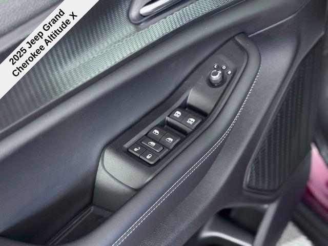new 2025 Jeep Grand Cherokee car, priced at $38,056