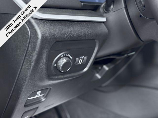 new 2025 Jeep Grand Cherokee car, priced at $38,056