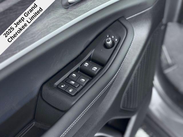 new 2025 Jeep Grand Cherokee car, priced at $42,597