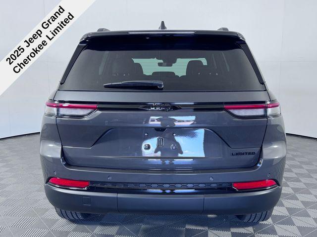 new 2025 Jeep Grand Cherokee car, priced at $42,597