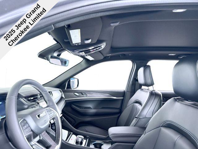 new 2025 Jeep Grand Cherokee car, priced at $42,597