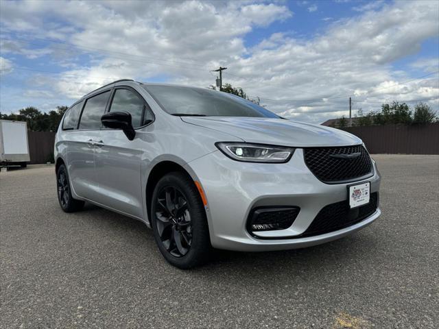 new 2024 Chrysler Pacifica car, priced at $56,105