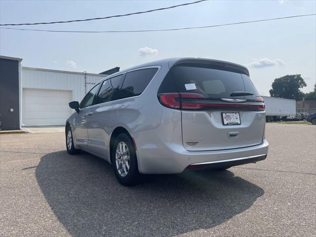 new 2024 Chrysler Pacifica car, priced at $48,095